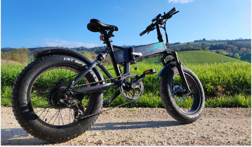 A Fiido M1 Pro electric bicycle was temporarily parked in the outskirts.