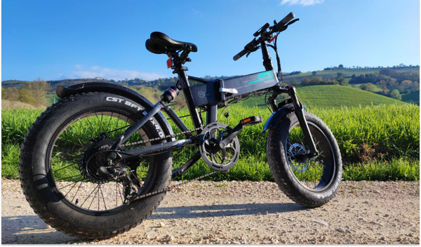 A Fiido M1 Pro electric bicycle was temporarily parked in the outskirts.