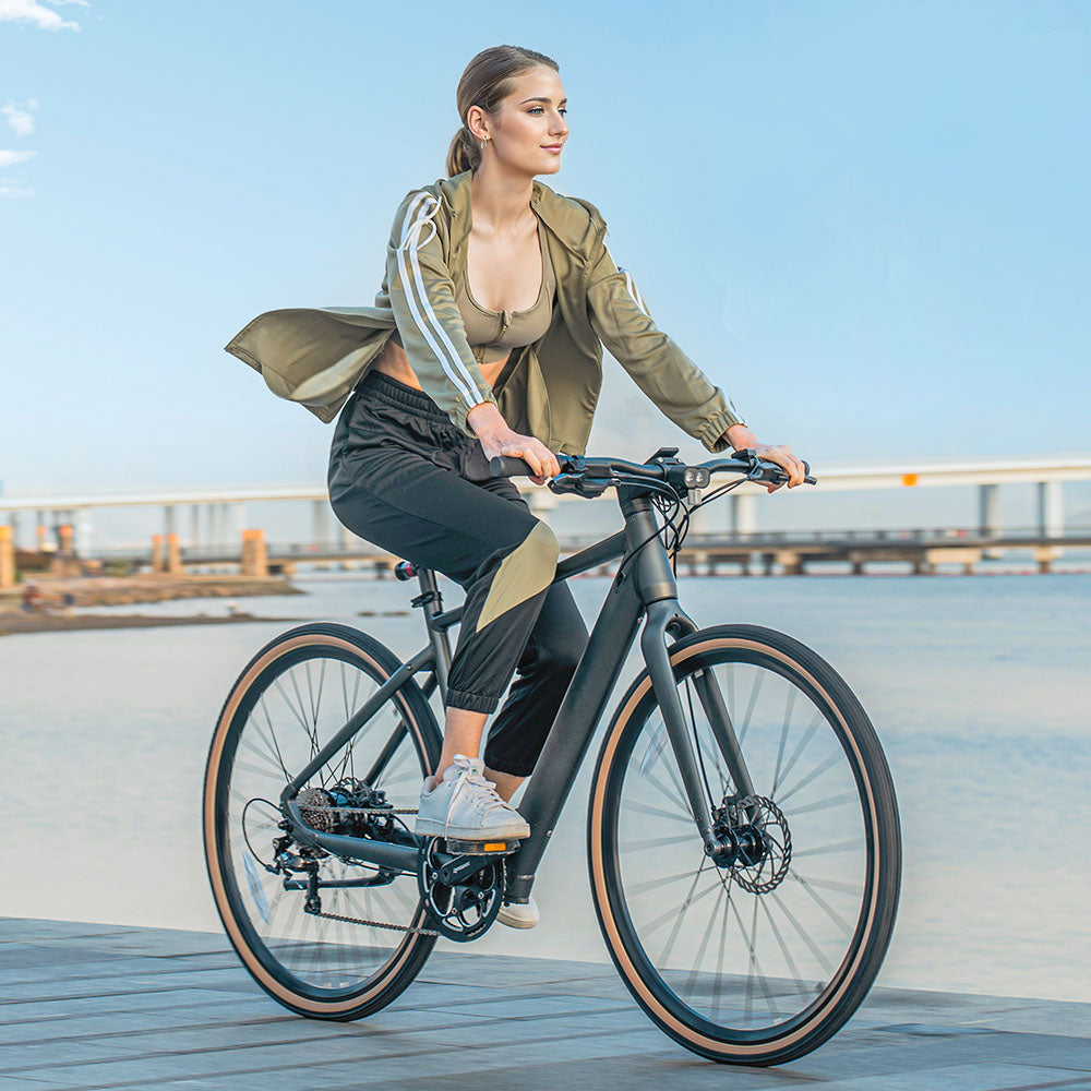 Woman Ride Fiido E-Gravel C21 Electric Bike